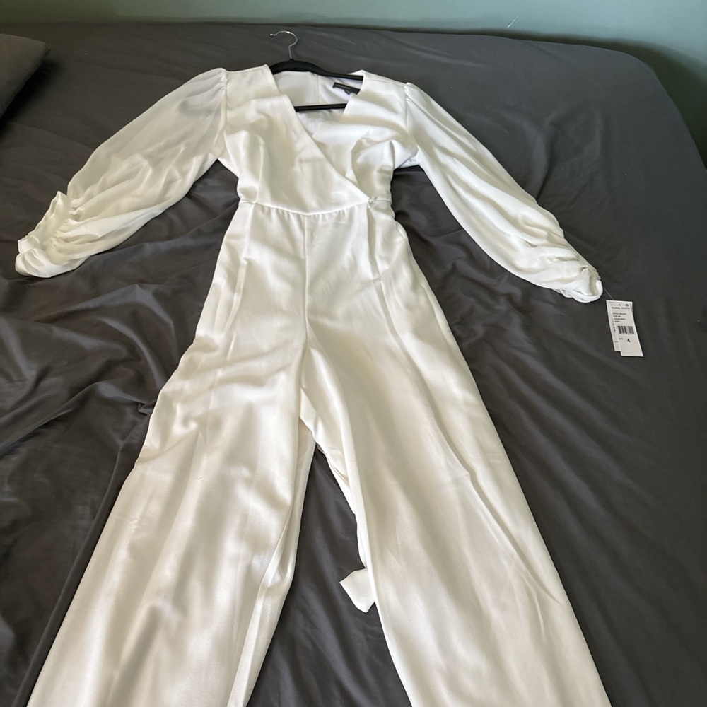 Donna Ricco White Long-Sleeve Jumpsuit